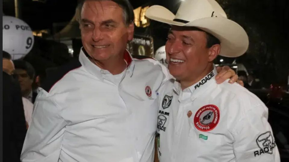 Bolsonaro e o locutor Cuiabano Lima.