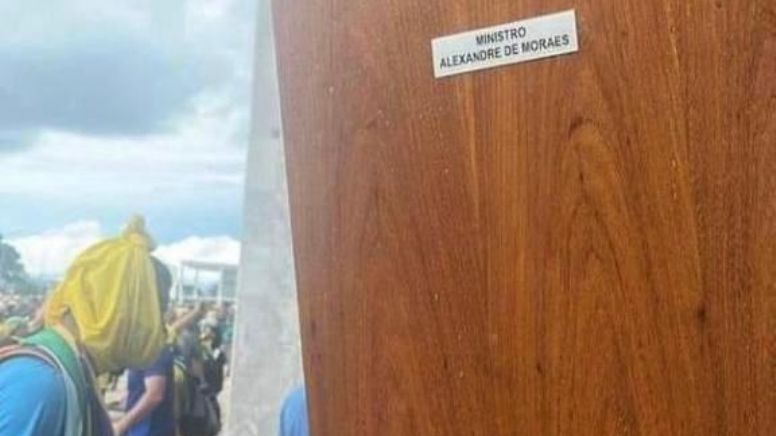 Golpista, ex-galã da Globo publica foto da porta arrancada da sala de Alexandre de Moraes