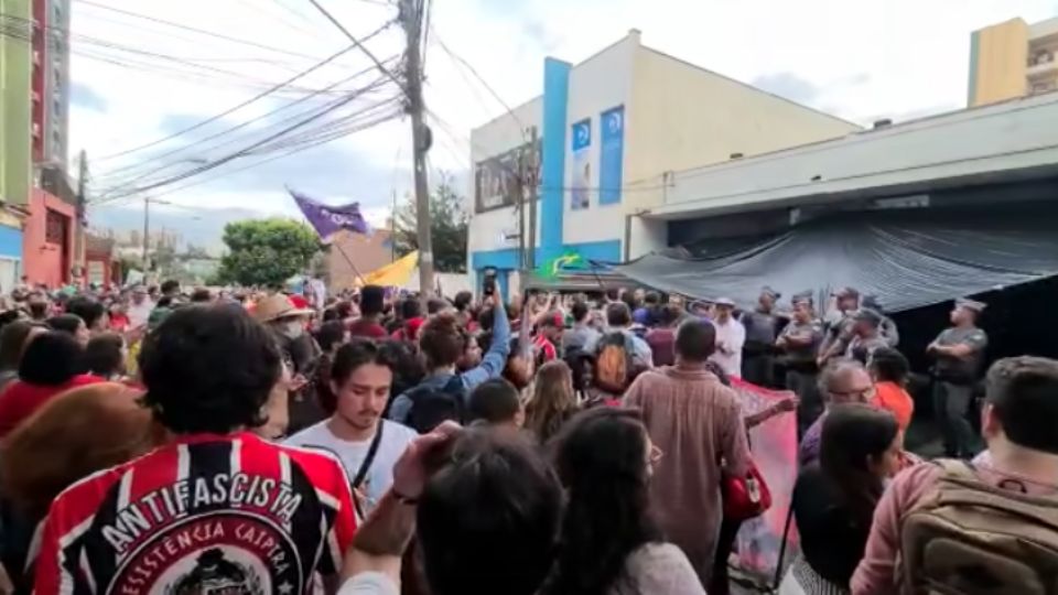 VÍDEOS - Antifascistas retiram golpistas das ruas de Ribeirão Preto (SP)
