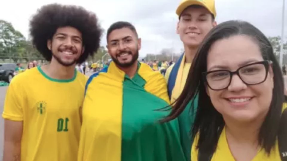 Diego Torres Dourado, segundo da esquerda para a direita, é irmão de Michelle Bolsonaro.