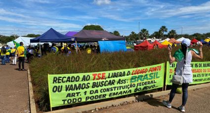 Jornalista revela detalhes do acampamento no QG de Brasília