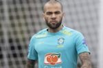 Enquanto vítima toma coquetel antiviral, Daniel Alves tem rotina sem privilégios na prisão