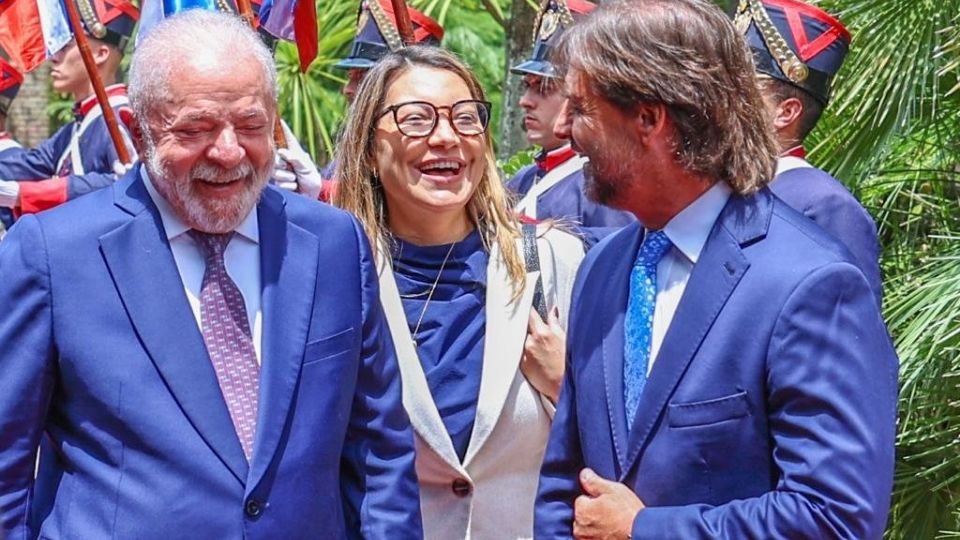 Lula defende acordo entre Mercosul e China em reunião com presidente do Uruguai