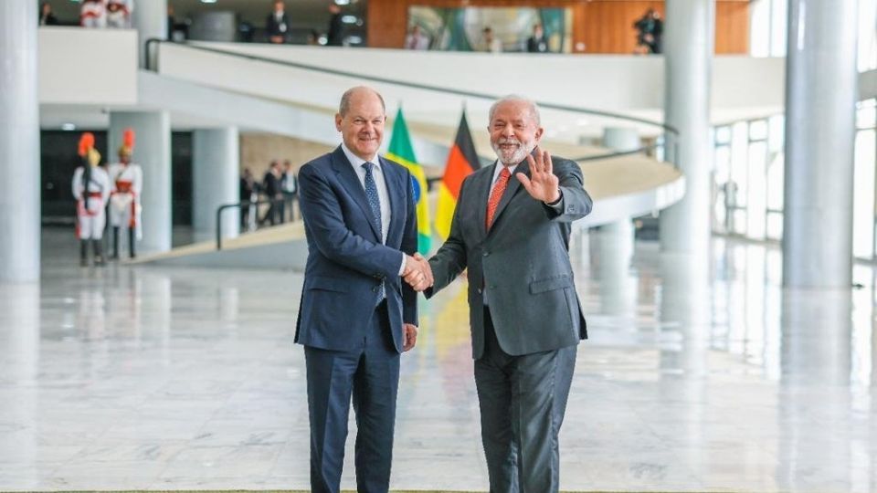 VÍDEO – Chanceler alemão, Olaf Scholz, chega ao Palácio do Planalto e é recebido pelo presidente Lula