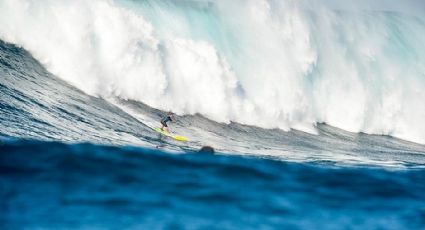 Surfista brasileiro de ondas gigantes morre após sofrer queda na praia de Nazaré