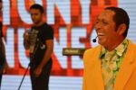 Amigo de Tom Cavalcante e Tiririca, humorista é encontrado morto com tiros em praia no CE
