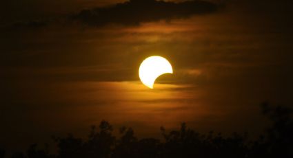 Eclipse lunar ilumina os céus: Veja onde e como observar