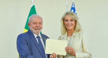 Embaixadora dos EUA no Brasil parabeniza Lula por resgate de brasileiros em Gaza e irrita bolsonaristas