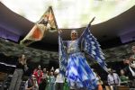 VÍDEO: Porta-bandeira da Portela é vítima de racismo em loja de aeroporto