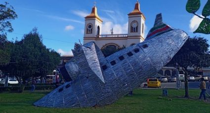 Homenagem bizarra reproduz avião da Chapecoense espatifado no chão na Colômbia