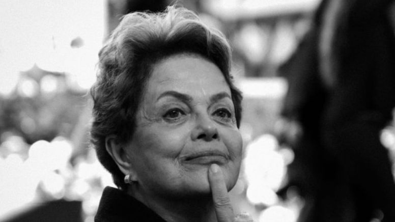 Dilma, a primeira classe do avião e o papo furado sobre "comunista de iPhone" e "esquerda caviar"