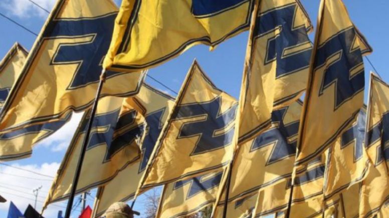 Estética nazista adotada pelo Batalhão Azov reforça discurso de Putin de desnazificar a Ucrânia