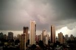 Previsão é de chuva em todas as regiões; confira o clima para amanhã (20) em sua cidade