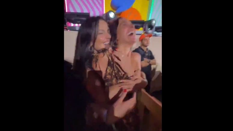 VÍDEO: Bruna Marquezine e Juliette perdem a caixa preta em show de Anitta e viralizam