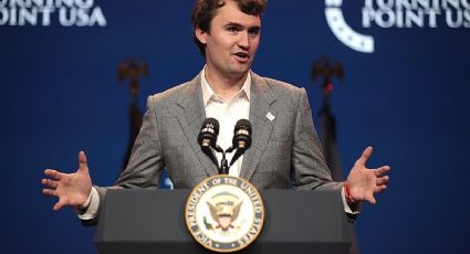 Saiba quem é Charlie Kirk, o supremacista branco que discursará ao lado de Bolsonaro em hotel de Trump