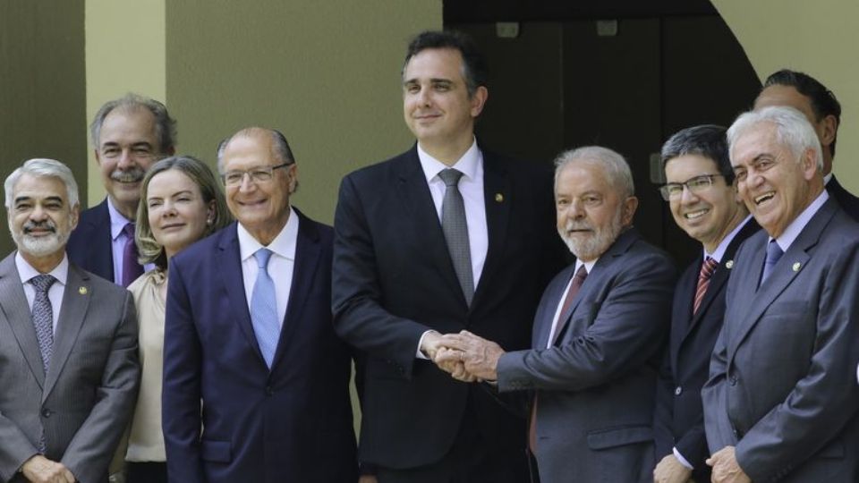 Foto: Pacheco se reúne o então presidente eleito Luiz Inácio Lula da Silva (PT), seu vice Geraldo Alckmin (PSB) e integrantes do gabinete de transição; 09/11/22