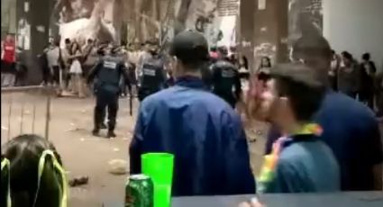 VÍDEO: Polícia Militar do Distrito Federal dispersa foliões com spray de pimenta e violência