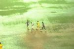 VÍDEO: Imagens mostram momento em que raio atinge estádio de futebol
