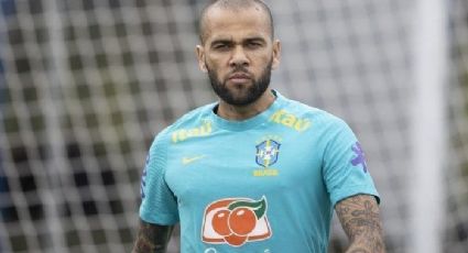 Por que um par de tênis na porta do banheiro pode definir futuro de Daniel Alves