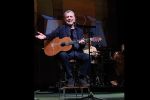 VÍDEO: Chico Buarque tira onda com juíza que contestou autoria de Roda Viva em show