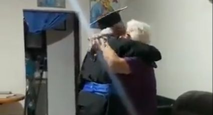 VÍDEO – Idoso de 78 anos se emociona ao contar à mãe, de 98, que está formado na faculdade