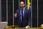 Eduardo Bolsonaro defende Nikolas Ferreira e destila transfobia: "militância LGBT parece seita"