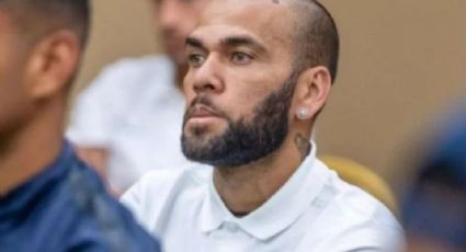 Prisão de Daniel Alves tem esquema de venda de camisas autografadas do Barcelona por cigarros