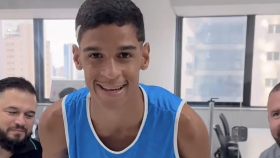 Luva de Pedreiro jogará ao lado de Romário no Grêmio