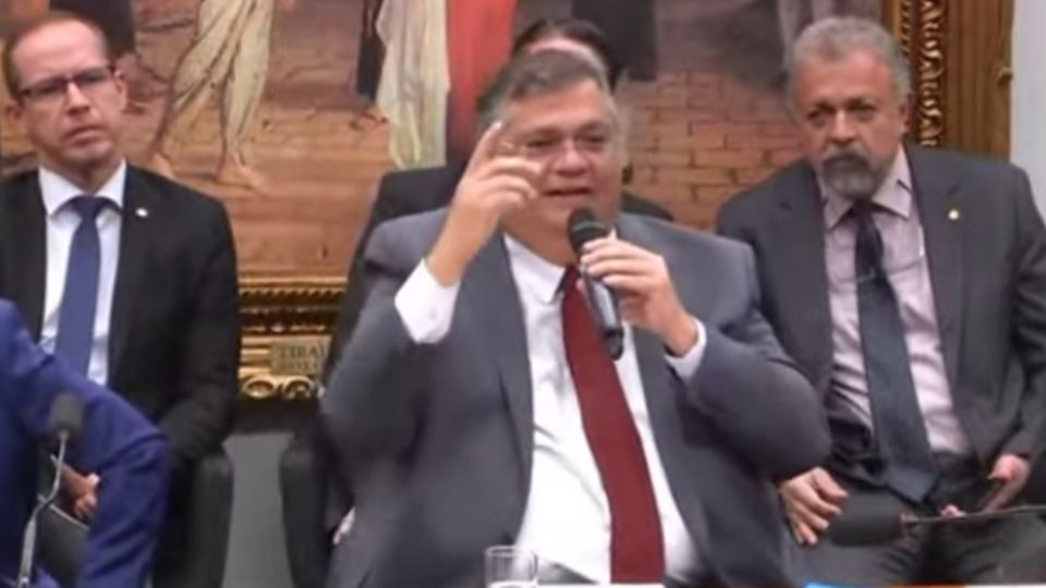 Flávio Dino humilha deputado bolsonarista na CCJ