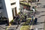 Bolsonaro é recebido por meia dúzia de gatos pingados no aeroporto e na sede do PL