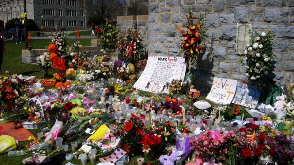 Nessa ocasião, o ataque ao Instituto Politécnico da Universidade de Virginia deixou 32 mortos e 17 feridos