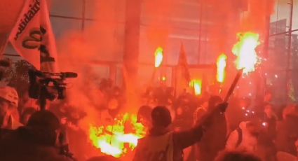 VÍDEO: manifestantes ocupam Bolsa de Valores em Paris durante ato contra a reforma da previdência