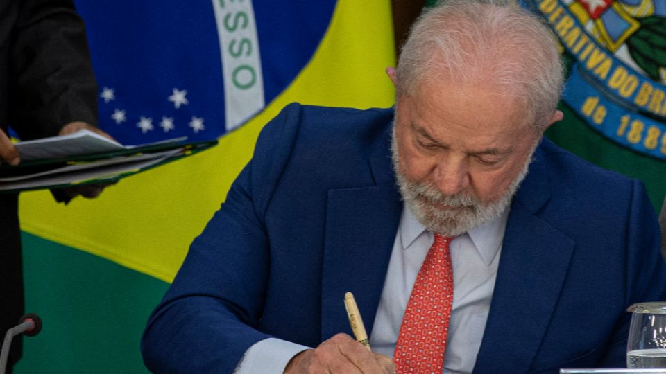 Lula deve assinar decreto para celebrar o Dia do Trabalhador com aumento real de salário mínimo