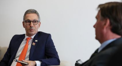 Salário de Zema pode aumentar 300%, mas governo não paga piso dos professores
