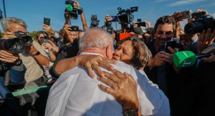 VÍDEO: Lula retira grades do Palácio do Planalto, desce a rampa e explica mudança