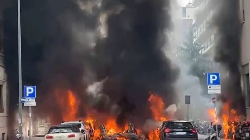 Imagens mostram incêndio bizarro no centro de Milão
