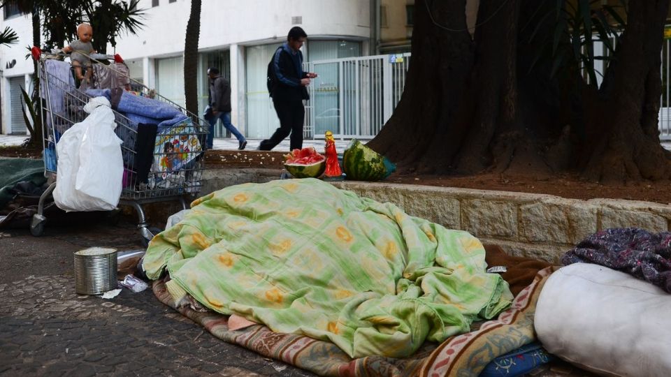Pessoa dorme na rua em Brasília - imagem ilustrativa