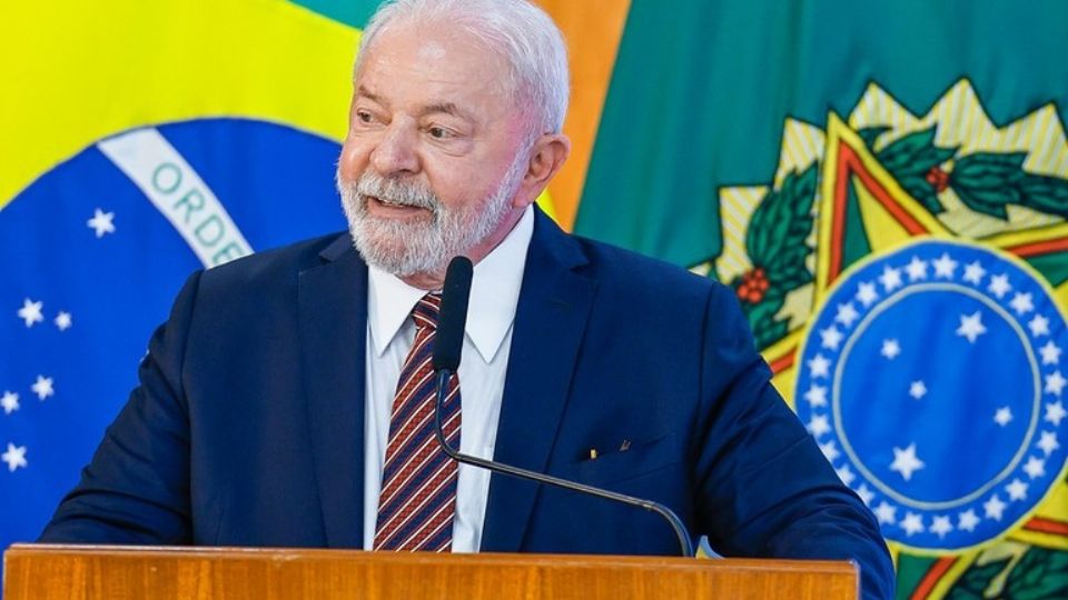 Lula afirmou que quer inaugurar escolas e pode abdicar de participação no G7