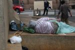 Moradores de rua passam mal após entrega de marmitas em SP