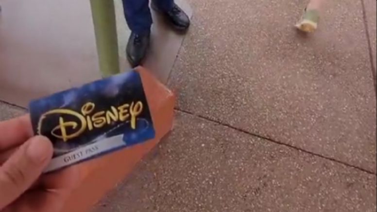 VÍDEO: turista brasileiro detona parque da Disney e viraliza nas redes