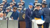 Foto ilustrativa de la nota titulada VÍDEO – Caiu: Joe Biden leva tombo em evento militar nos EUA