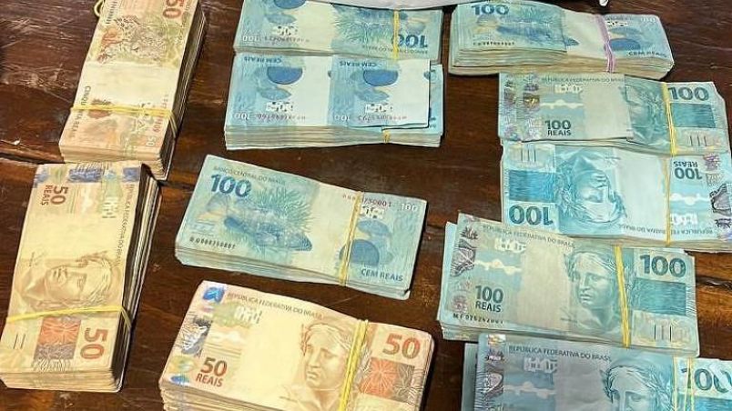 Dinheiro encontrado em escritório de pessoas envolvidas no esquema de corrupção