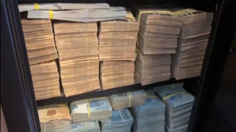 Dinheiro encontrado em escritório de pessoas envolvidas no esquema de corrupção