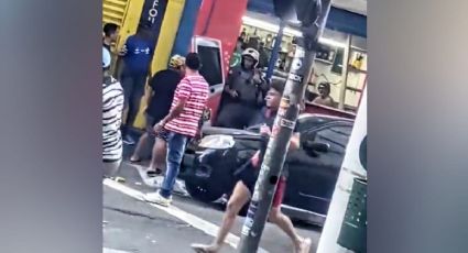 VÍDEO: PM sozinho é atacado durante abordagem no Centro de SP