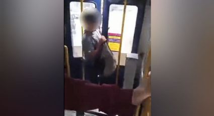 VÍDEO: Homem se masturba e pula de ônibus em movimento para não ser preso