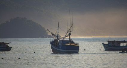 Barco com 12 pessoas naufraga em meio a ciclone em SC; todas desaparecidas