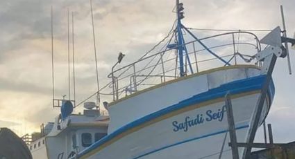 Parte dos tripulantes de barco que naufragou em SC é resgatada com vida 24h depois