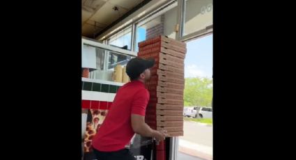 VÍDEO: entregador viraliza ao transportar 30 pizzas nas costas em um skate