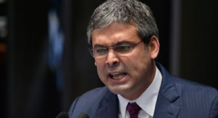 Lindbergh Farias pede exoneração de Roberto Campos Neto