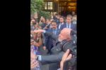 VÍDEO: Lula é recebido como popstar na porta de hotel em Paris